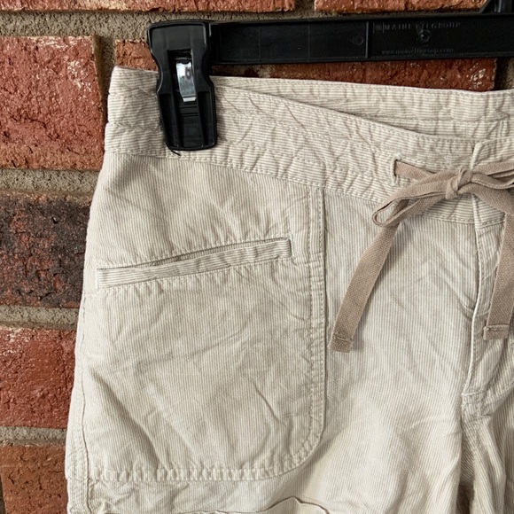 North Face Casual Tan Stripe Women's Shorts - Picture 3 of 7